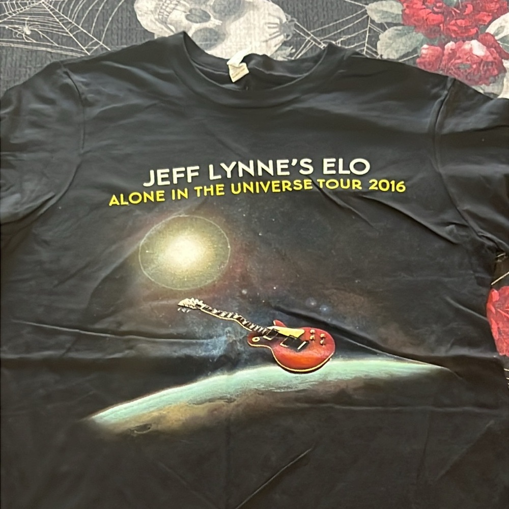 NWOT JEFF LYNNE’S ELO ALONE IN THE UNIVERSE TOUR 2016 BLACK WOMENS T-SHIRT SZ S - Picture 2 of 3